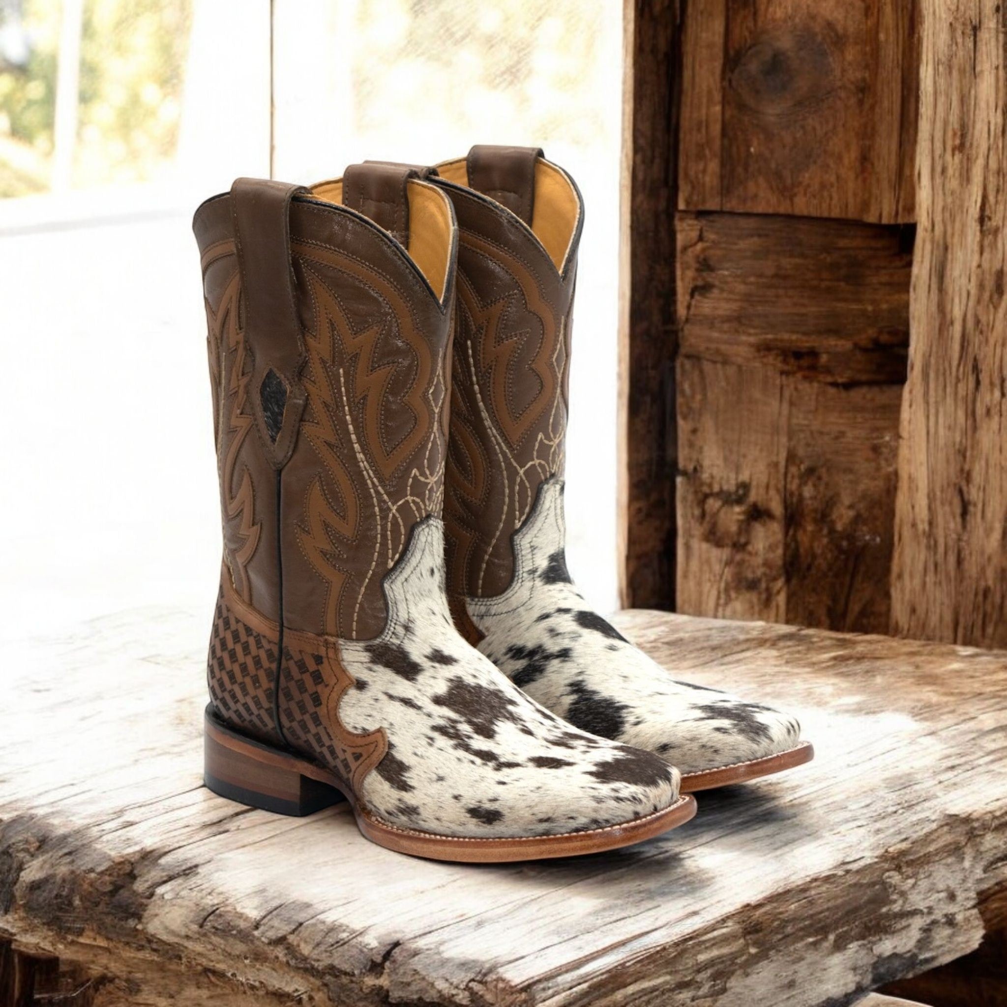 H52R3304 MEN WIDE SQUARE TOE COW HAIR PINTO LEATHER BOOT