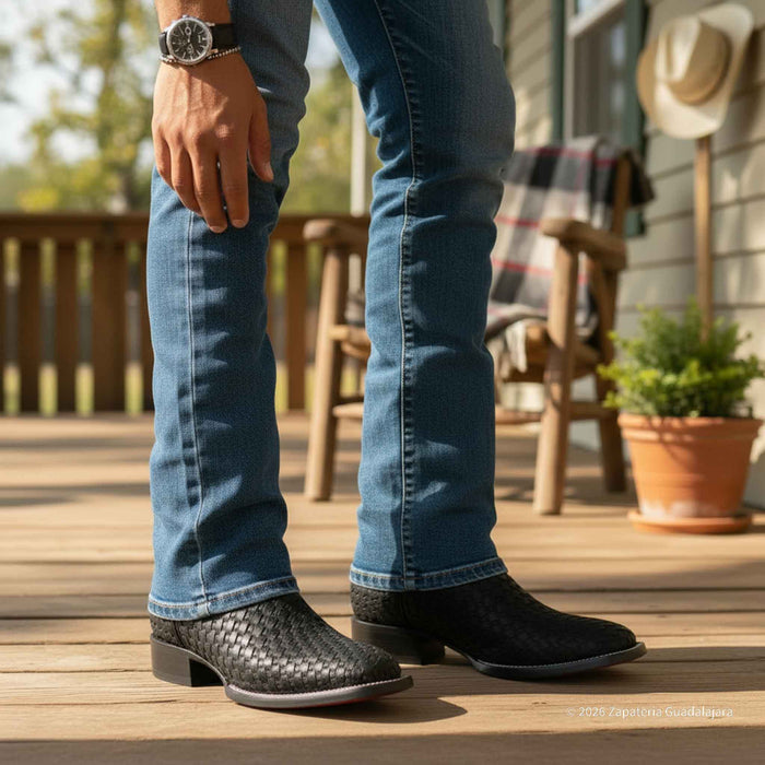 Bota Petatillo de piel negra con punta cuadrada y ancha - 722805