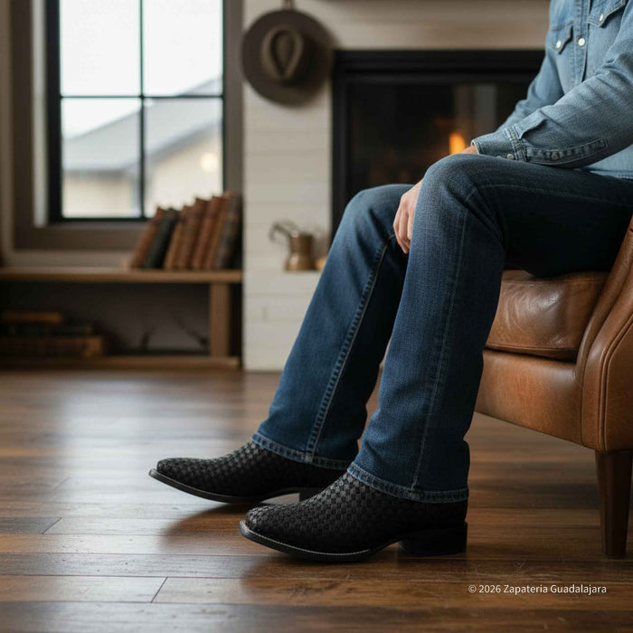 Bota Petatillo de piel negra con punta cuadrada y ancha - 722805