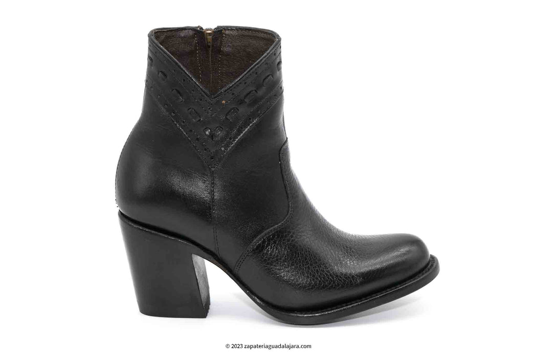 Q39B1605 OVAL SHORT BOOT LAMB LEATHER BLACK | Genuine Leather Vaquero Boots and Cowboy Hats | Zapateria Guadalajara | Authentic Mexican Western Wear